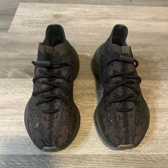 Adidas Yeezy boost 380 (ONYX) - Picture 2 of 5